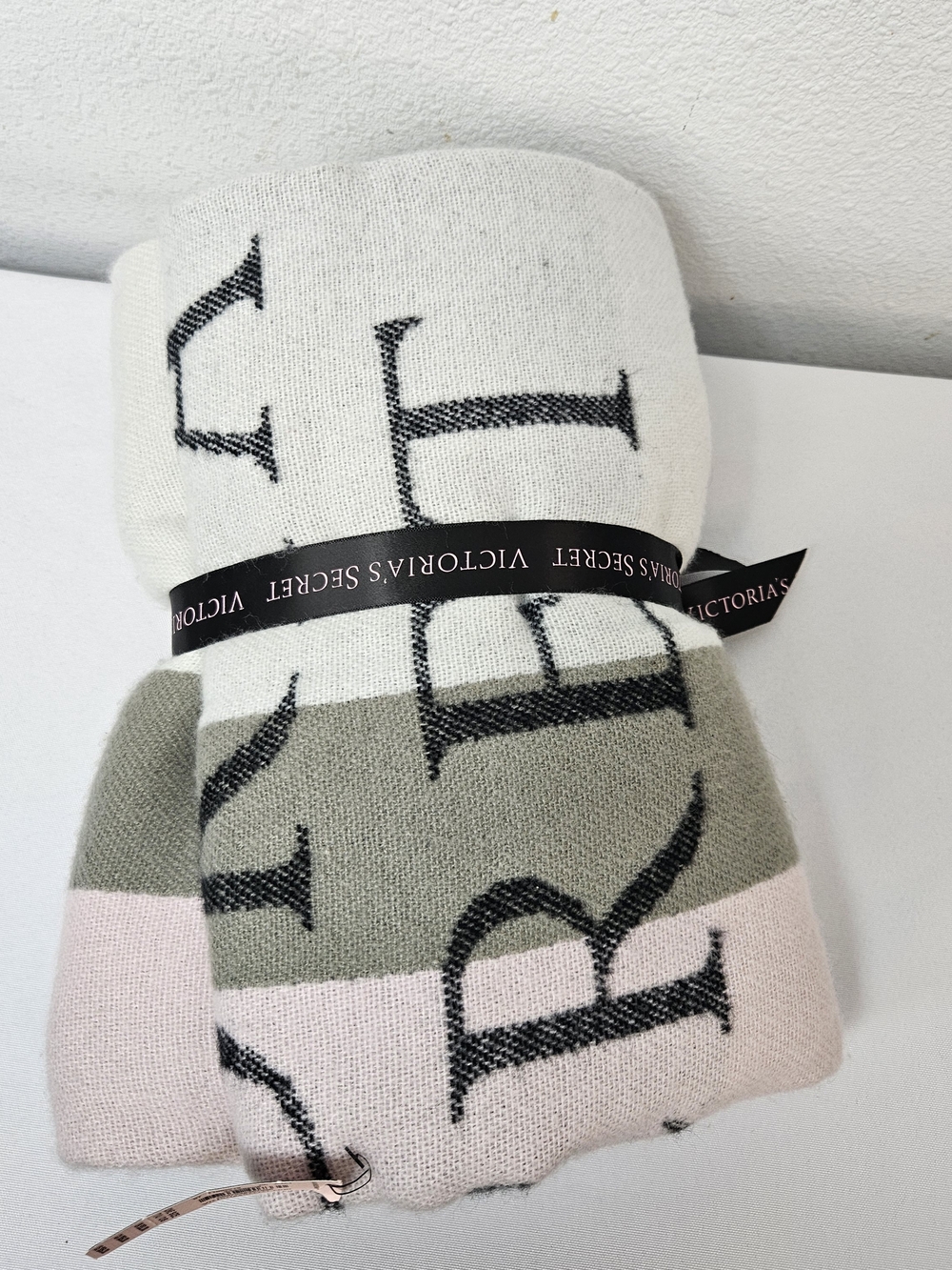 NEW Victoria's Secret Limited Edition Throw Blanket Pink/Gray/Cream 50" x 60"